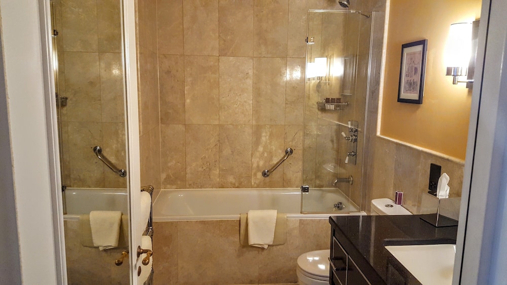 Executive Room, Queen Bed