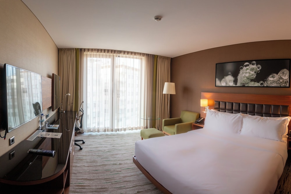 Room, 1 King Bed thumbnail 6