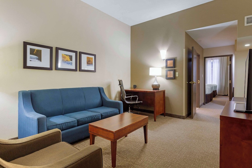 Suite, Multiple Beds, Non Smoking photo 1