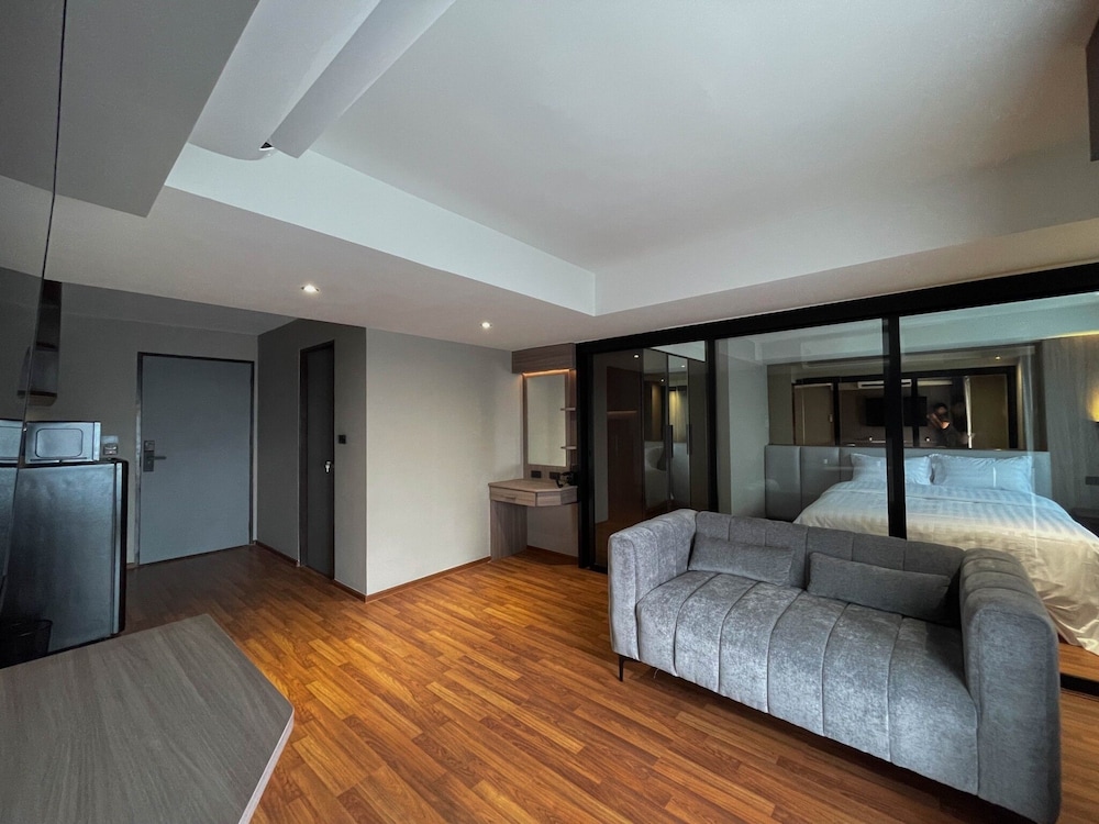 Romantic Room, 1 Bedroom, Non Smoking, Refrigerator & Microwave photo 3