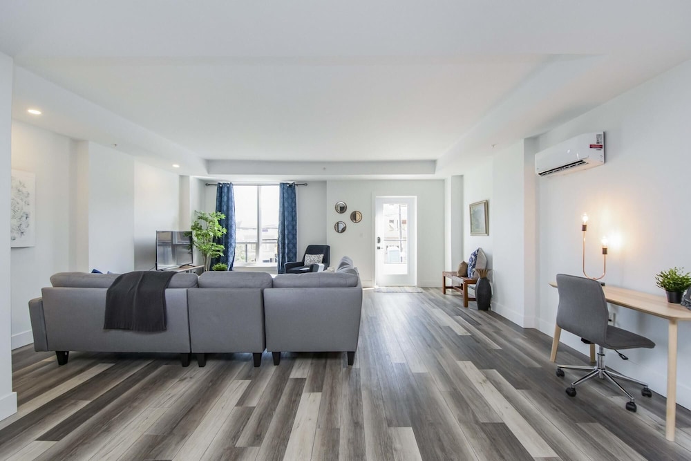 Luxurious 3 Bedroom Brand NEW Town House, 사진 42