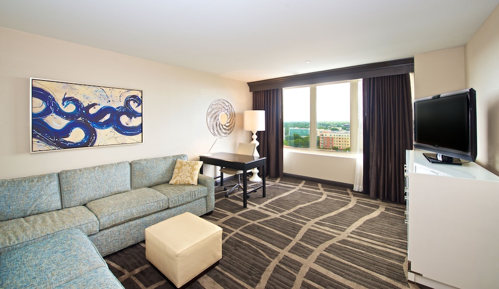 Suite, 1 Bedroom - Photo 8