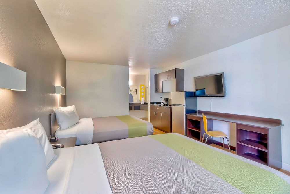 Standard Room, 2 Queen Beds, Smoking, Kitchenette photo 1