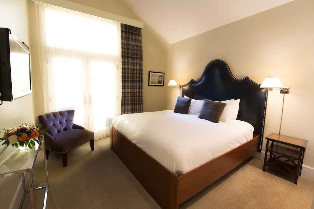 Room, 1 King Bed, Balcony (Harbor view) photo 1