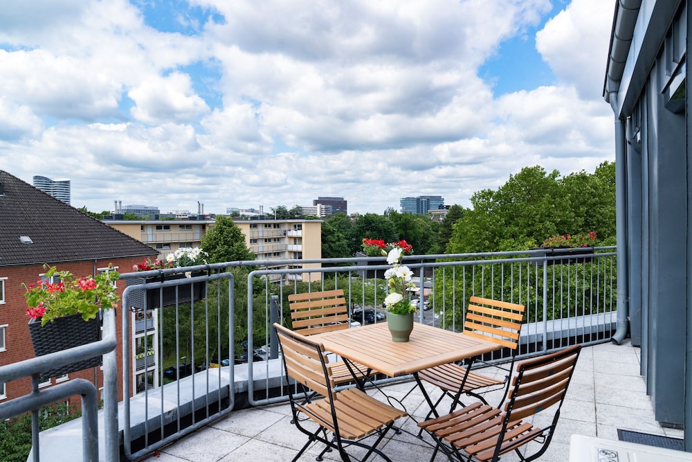 Design Penthouse, City View - Photo 12