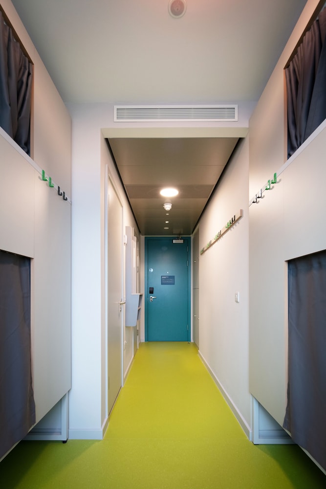 Private 4-bed en-suite dorm photo 1