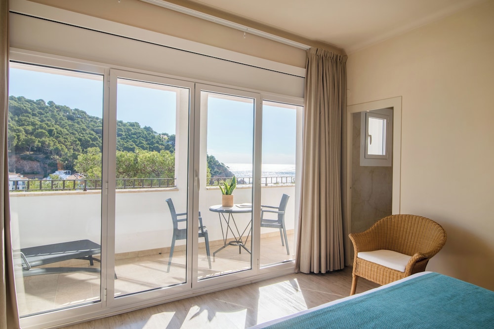 Habitación Doble Superior con Vista al Mar (Vista panorámica de Badia Tamariu)