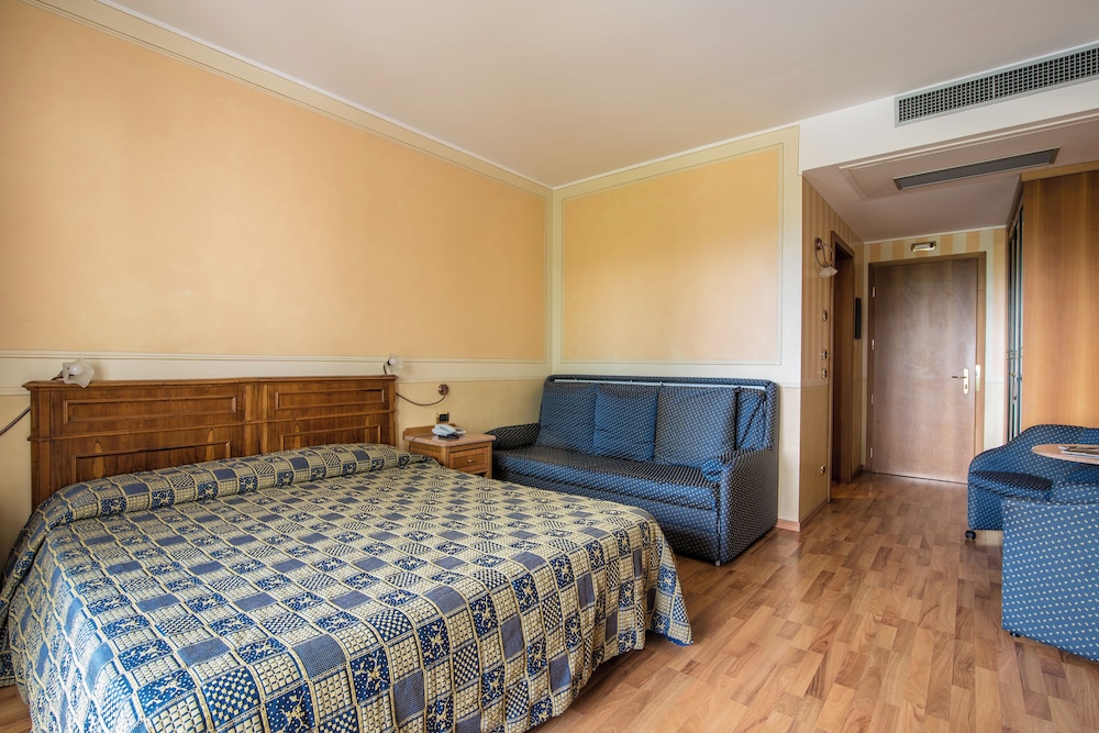 Superior Triple Room, Balcony (or terrace) photo 3