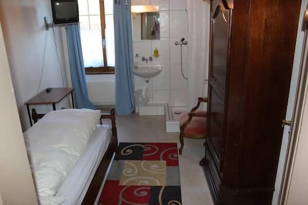 Single Room photo 2