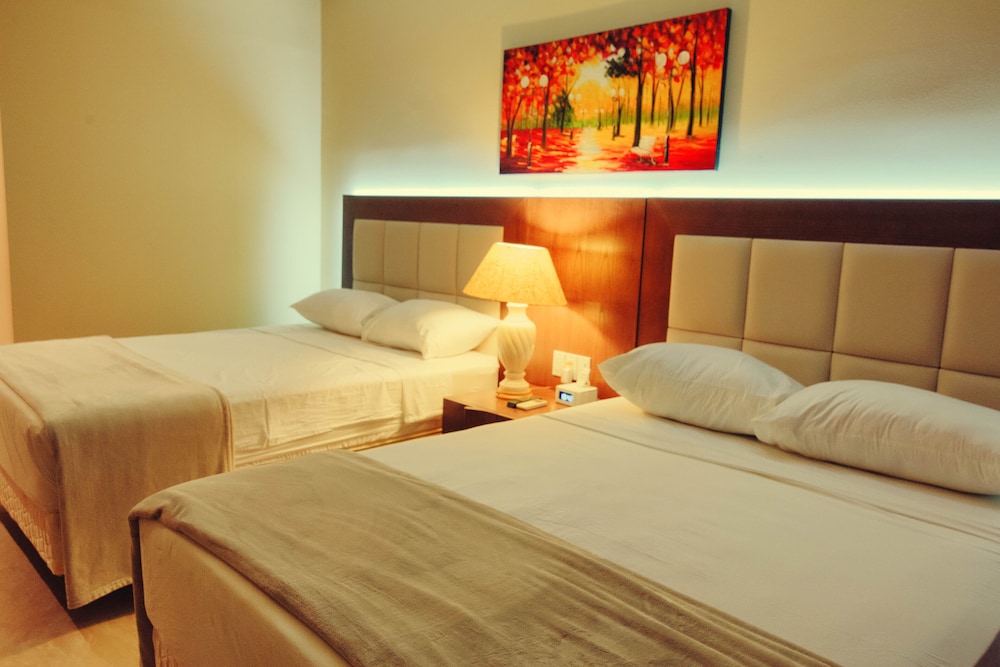 Executive Room, 2 Queen Beds, Smoking photo 2