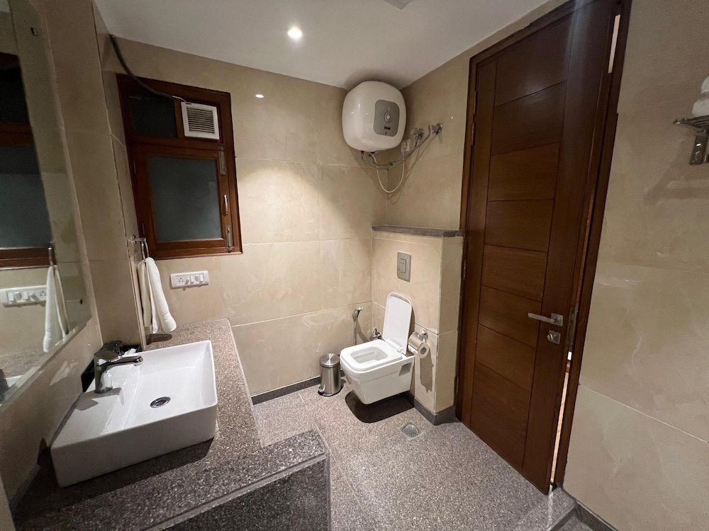 Deluxe King Room photo 2