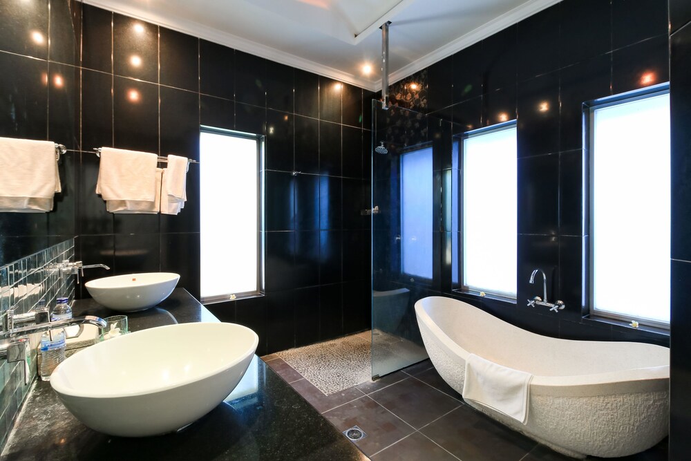 Two Bedrooms Executive Pool Villa - Photo 3