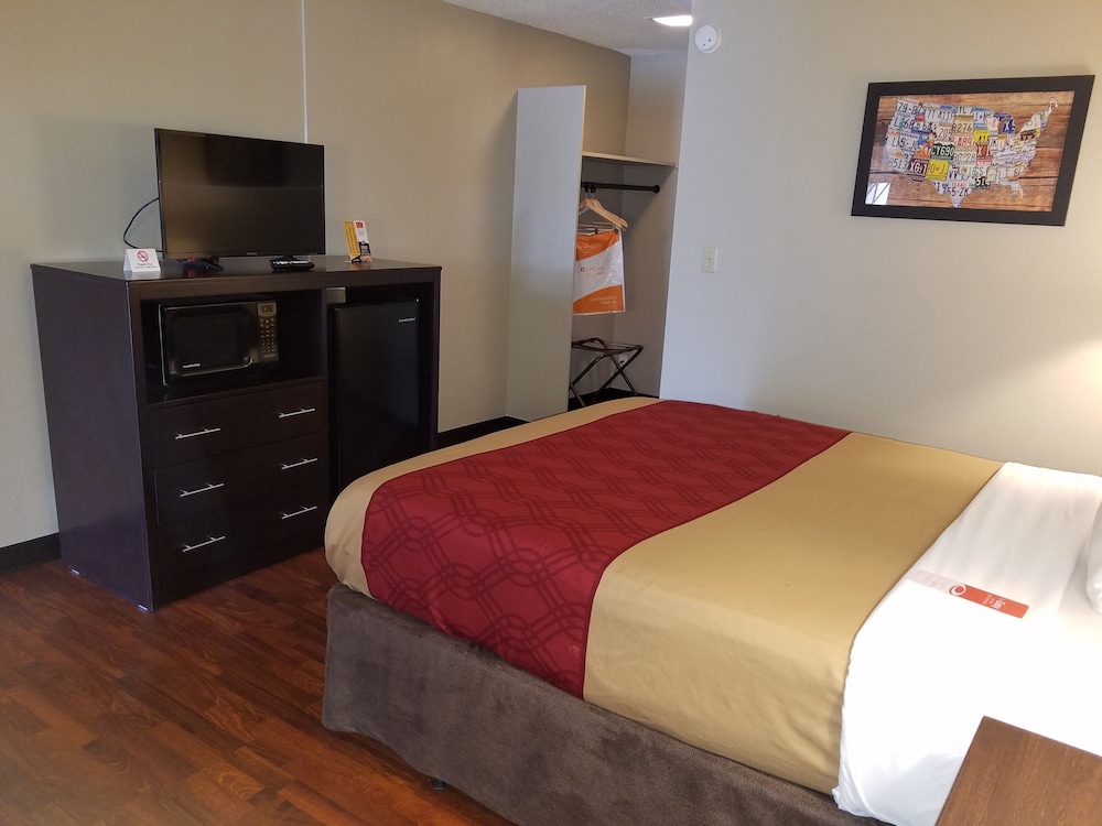 Standard Room, 1 Queen Bed, Non Smoking - Photo 6