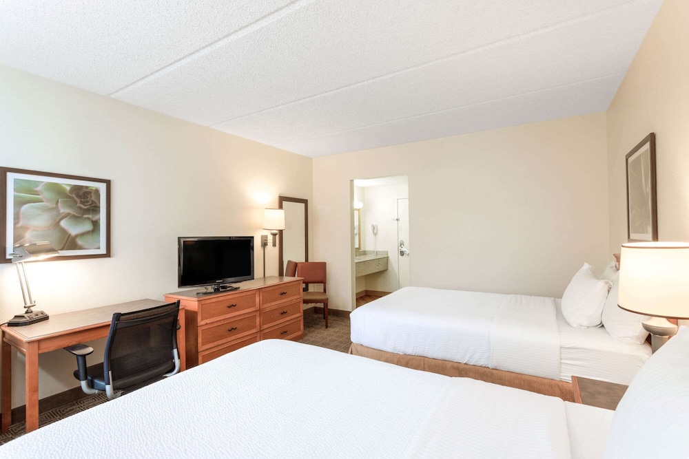 Room, 2 Double Beds, Non Smoking - Photo 1