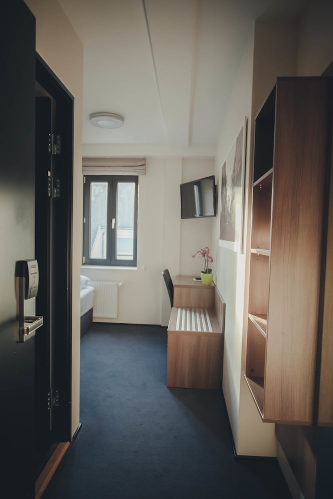 Premium Single Room photo 2