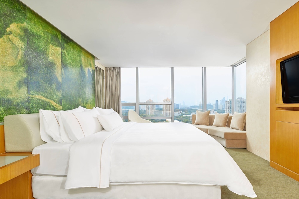 Club Suite, 1 King Bed, City View - Photo 3