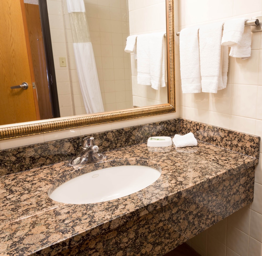 Suite, 2 Queen Beds, Refrigerator & Microwave (2 Rooms) - Photo 6