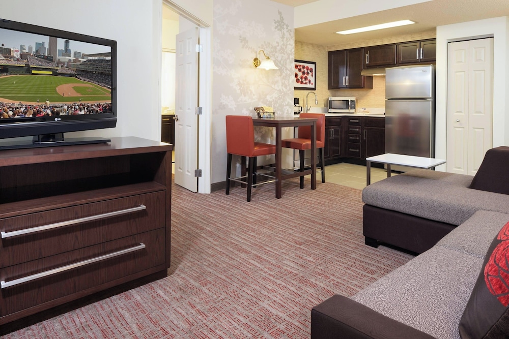 Suite, 1 Bedroom - Photo 2