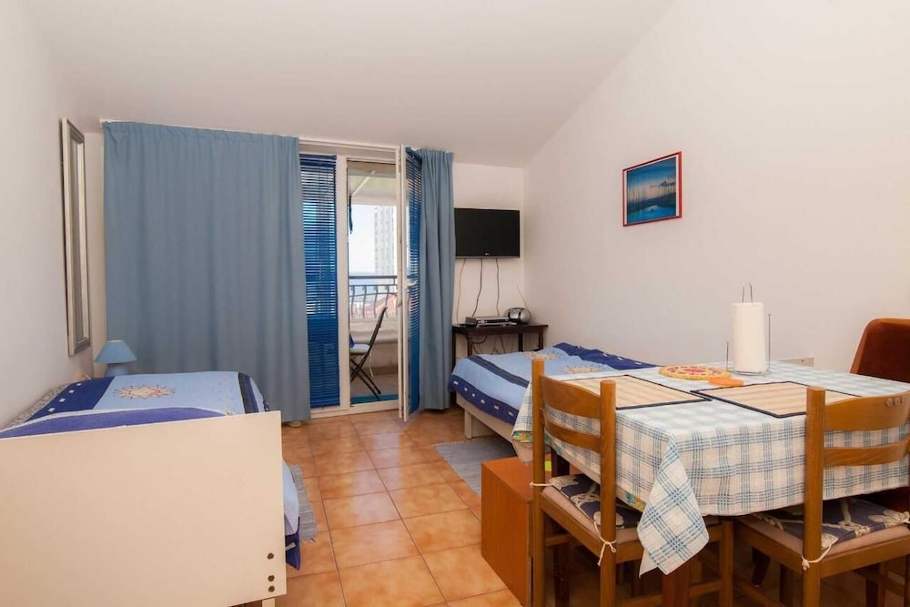 Studio Suite, 2 Twin Beds (4)