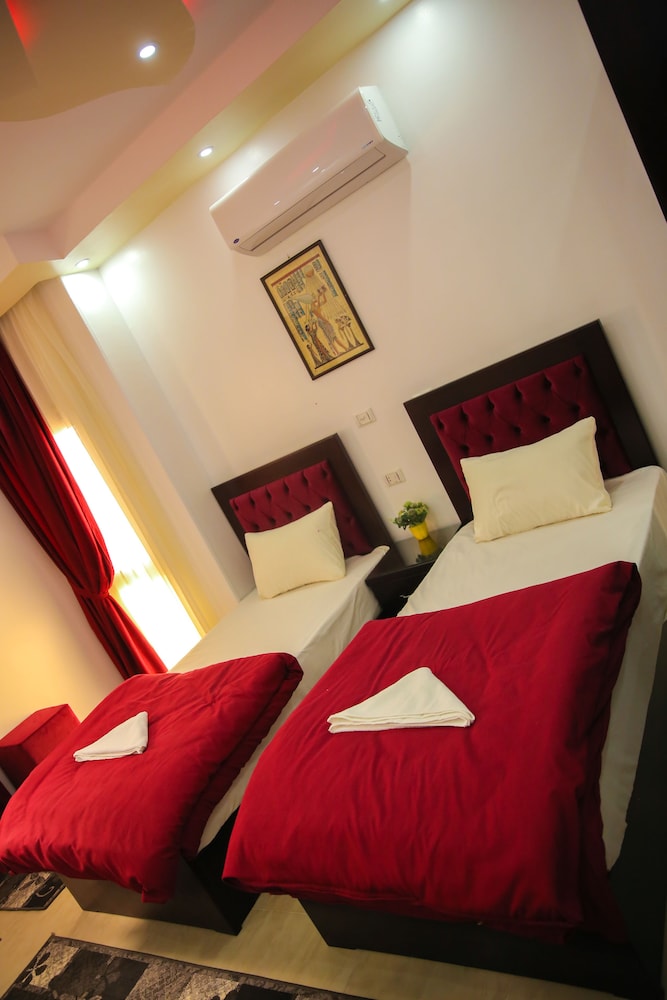 Signature Twin Room, Mountain View photo 1