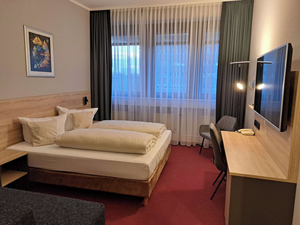 Superior Room, 1 Queen Bed (with Sofabed) photo 1