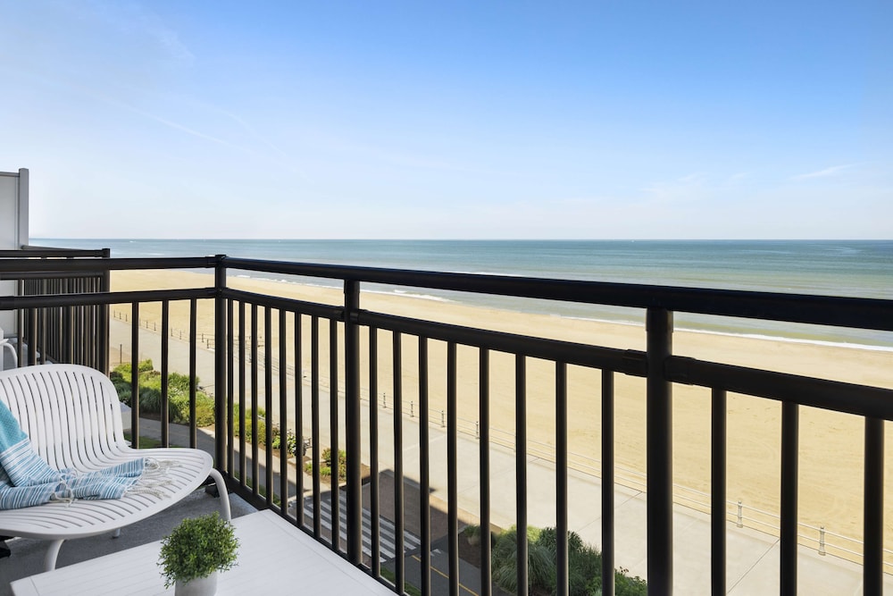 OCEANFRONT ONE BEDROOM SUITE KING BED (PLUS SLEEPER SOFA) - Photo 8