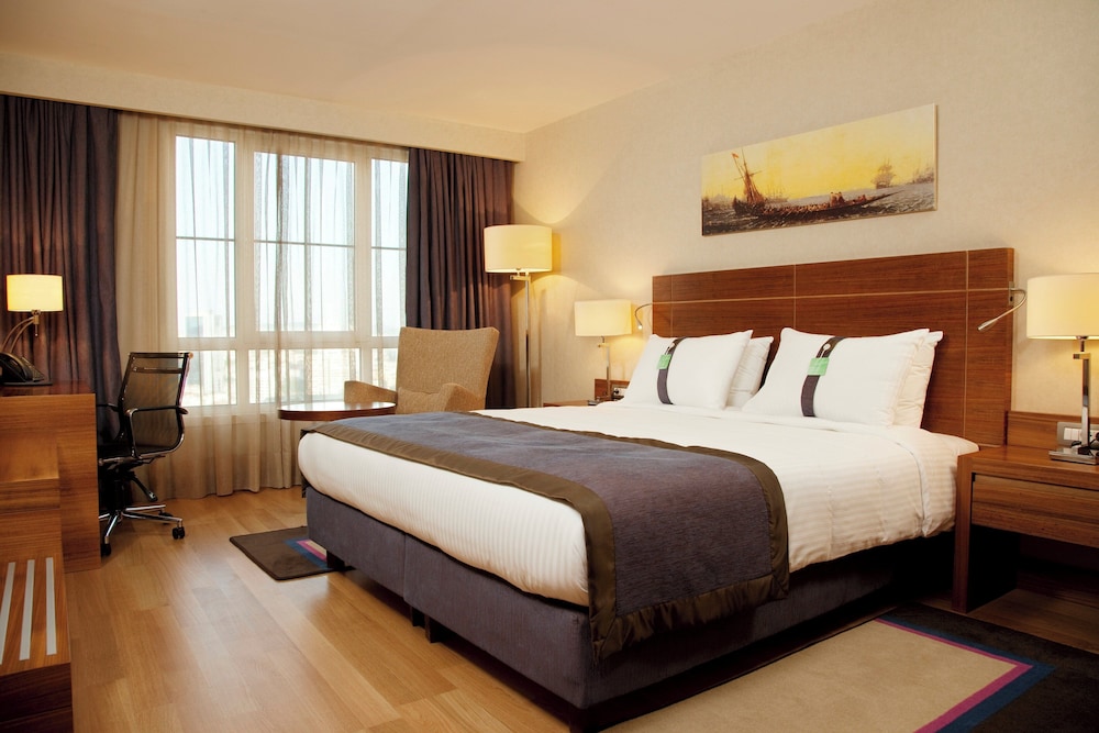 Available room thumbnail 6