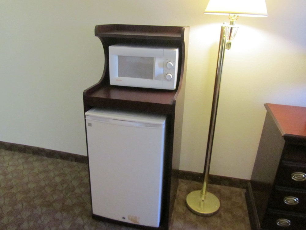 Superior Single Room, 1 King Bed, Jetted Tub photo 2