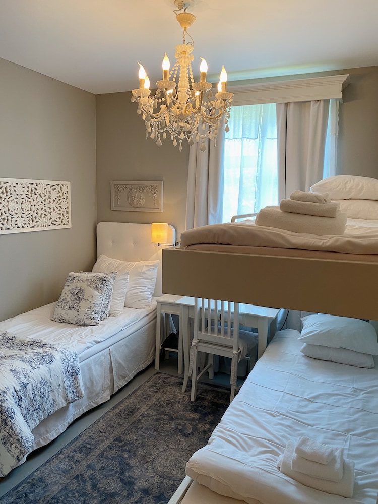 Superior Single Room (With Extra Murphy Beds)