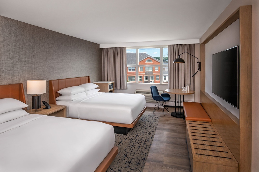 Deluxe Room, 2 Queen Beds - Photo 1