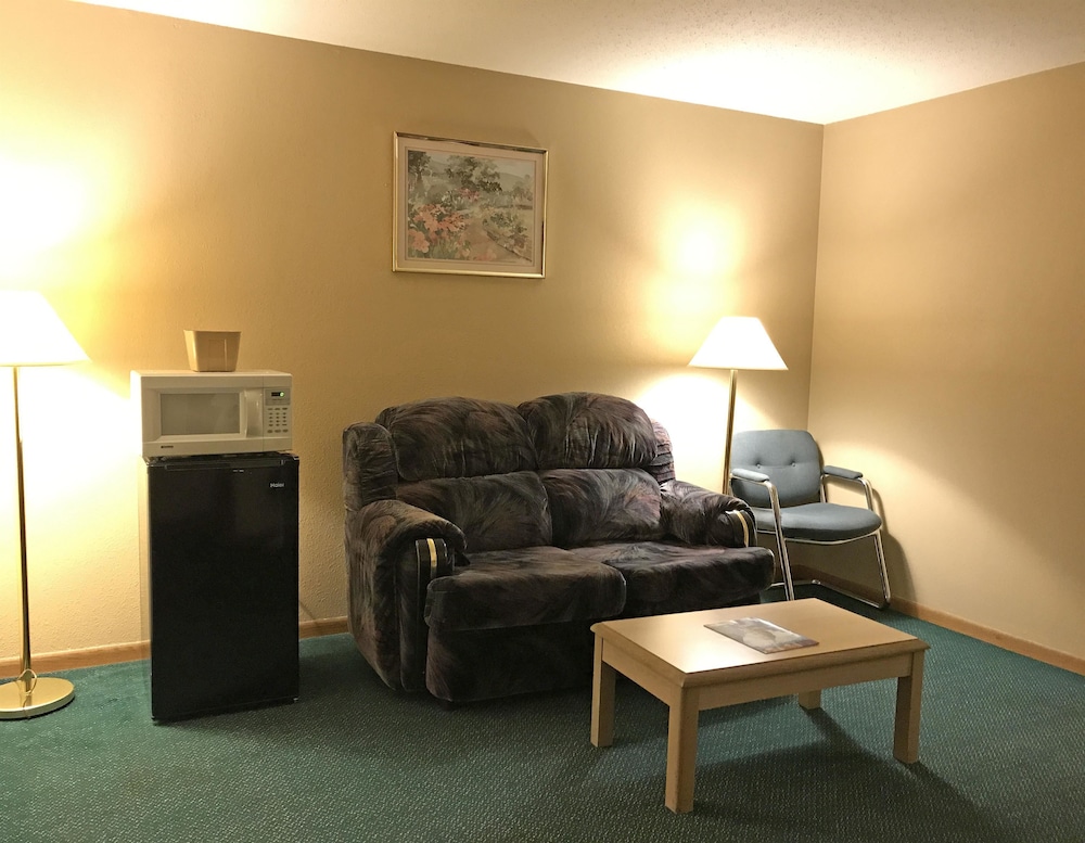 Suite, 1 King Bed, Non Smoking - Photo 1