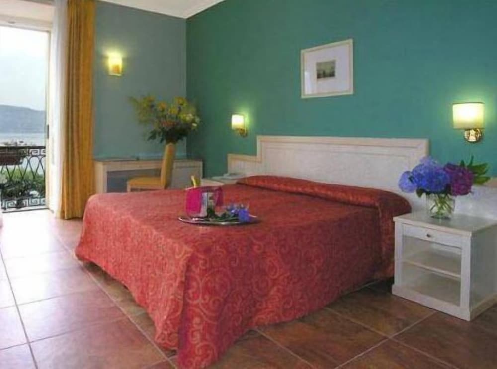 Double or Twin Room, Lake View photo 1