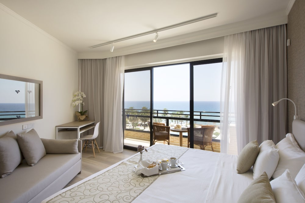 Superior Twin Room, Sea View - Photo 1