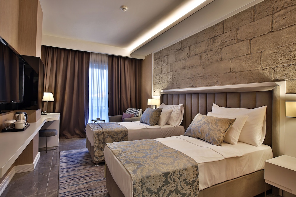 Standard Twin Room - Photo 1