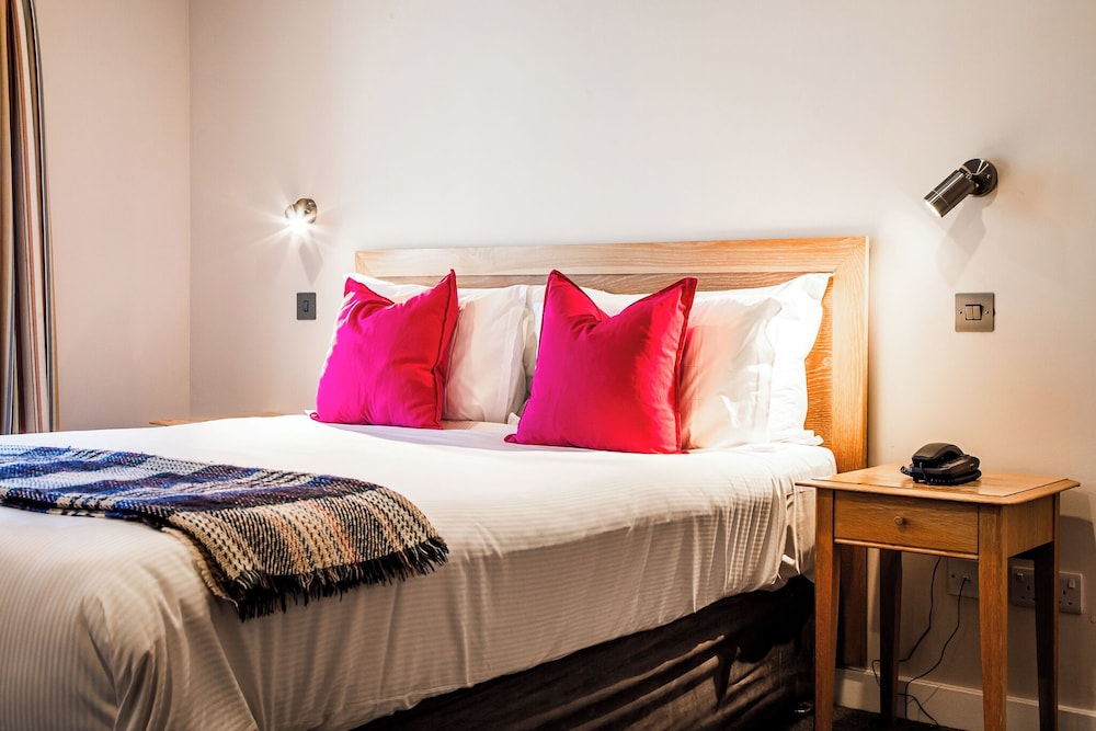 Standard Double Room, Ensuite - Photo 3