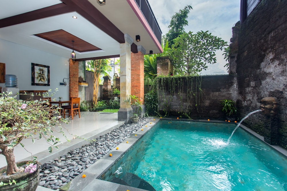 Villa - Photo 2