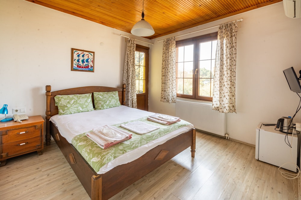 Standard Double Room, Balcony, Lake View