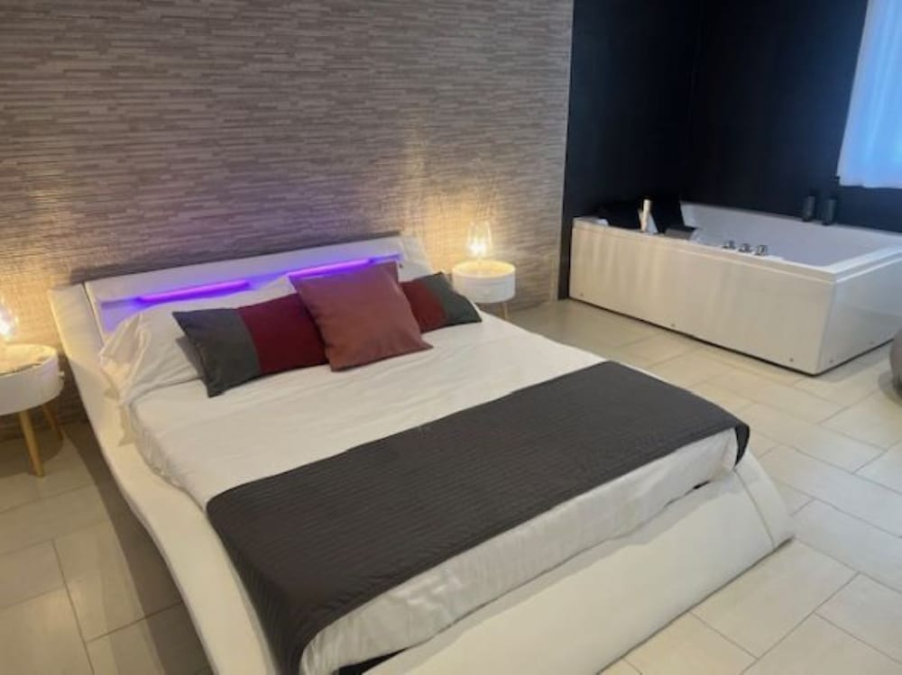Exclusive Double Room, Dependance, Hot Tub photo 1