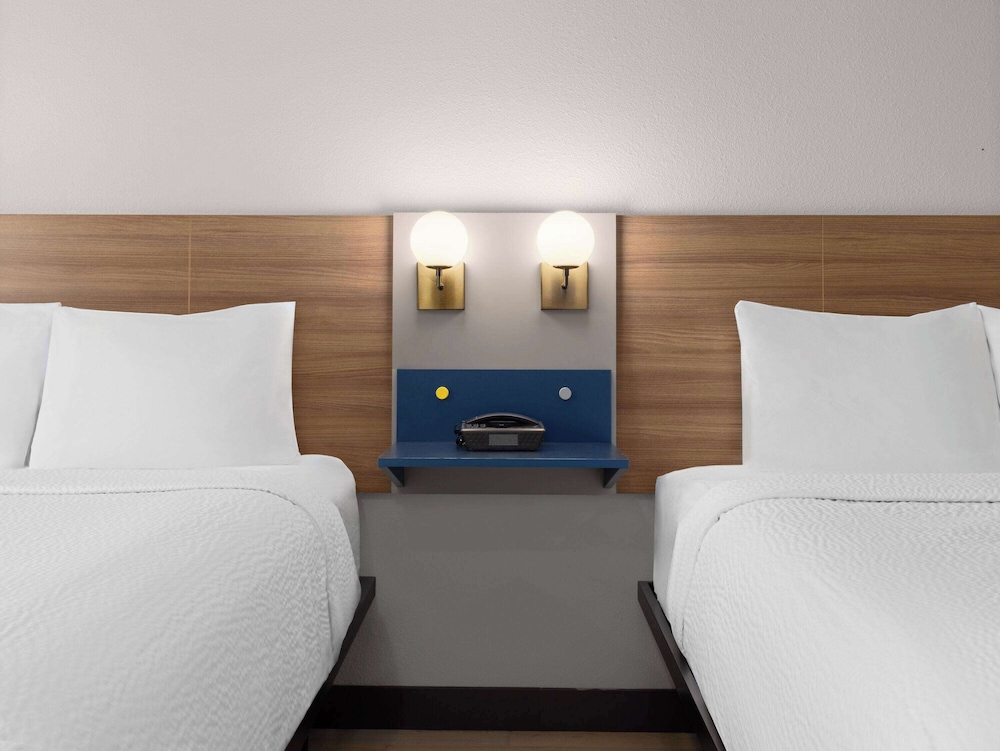 Room, 2 Queen Beds, Non Smoking - Photo 2