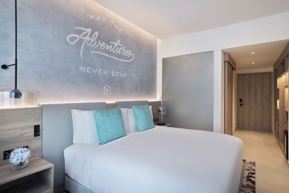 Premium Room with Balcony, Beach & Rooftop Infinity Pool Access, Shuttle to Mall Of Emirates photo 2