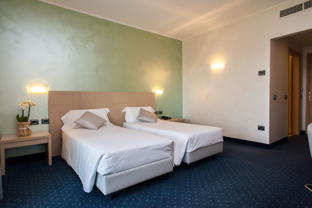 Double or Twin Room - Photo 3