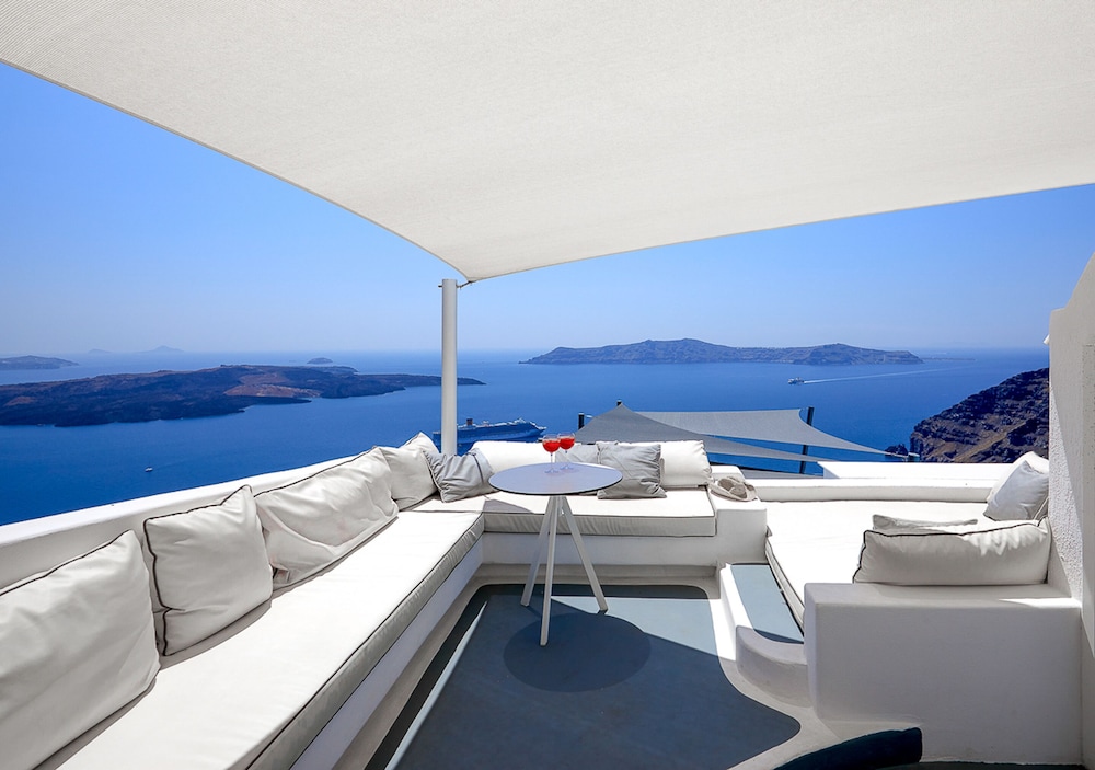 Superior Suite - Photo 11