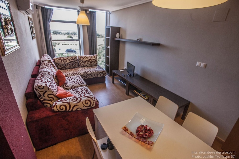 Apartamento, 2 habitaciones, balcón, vista al jardín