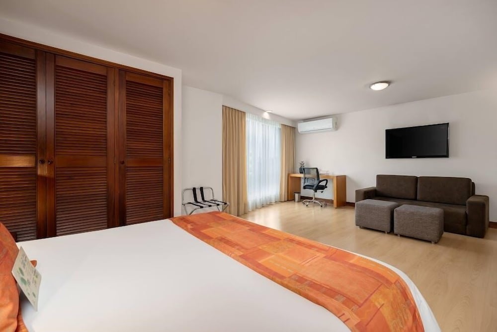 Standard Suite - Photo 3