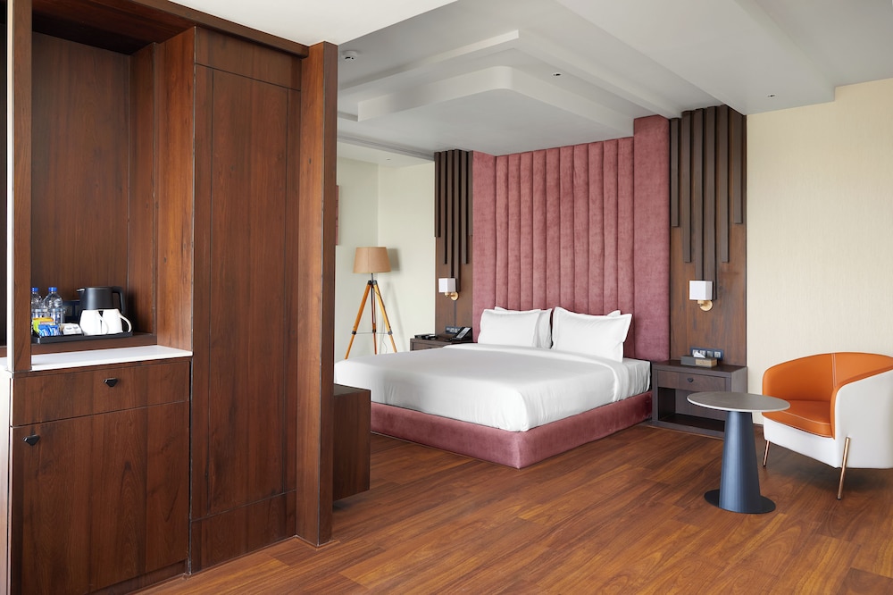Luxury Suite, Lake View