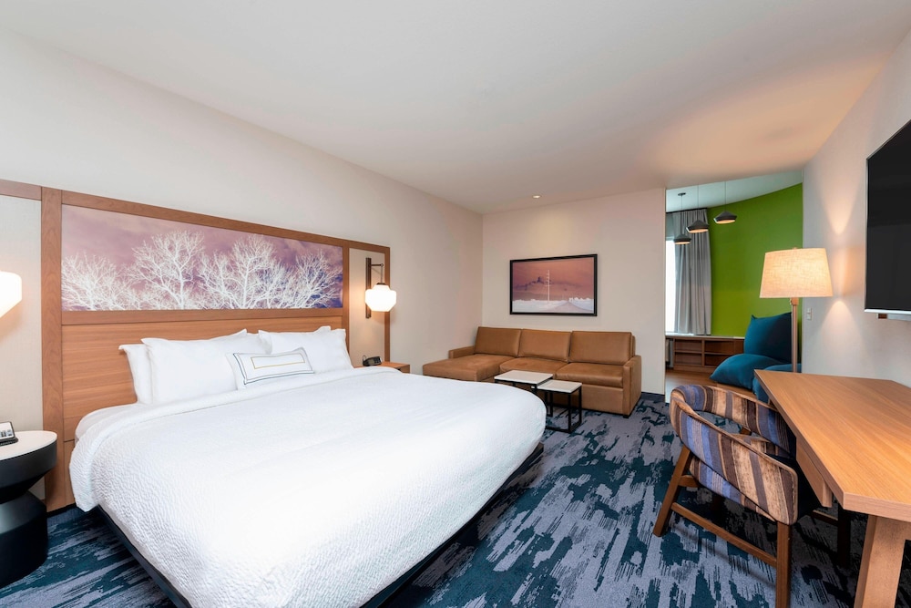 Suite, 1 King Bed - Photo 10