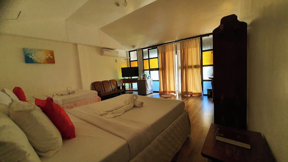 Evangeline Suites for 4 photo 1