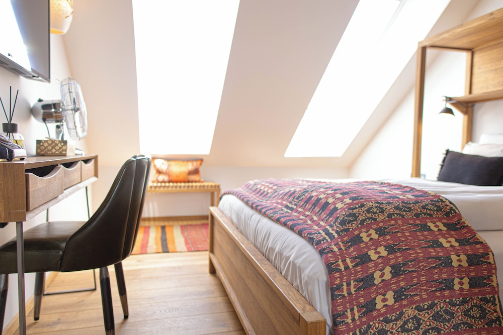 Family Room, 2 Queen Beds, Non Smoking, Housekeeping (Ski)
