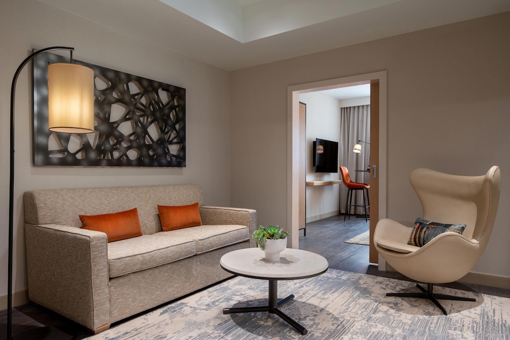 Suite, 1 Bedroom - Photo 5
