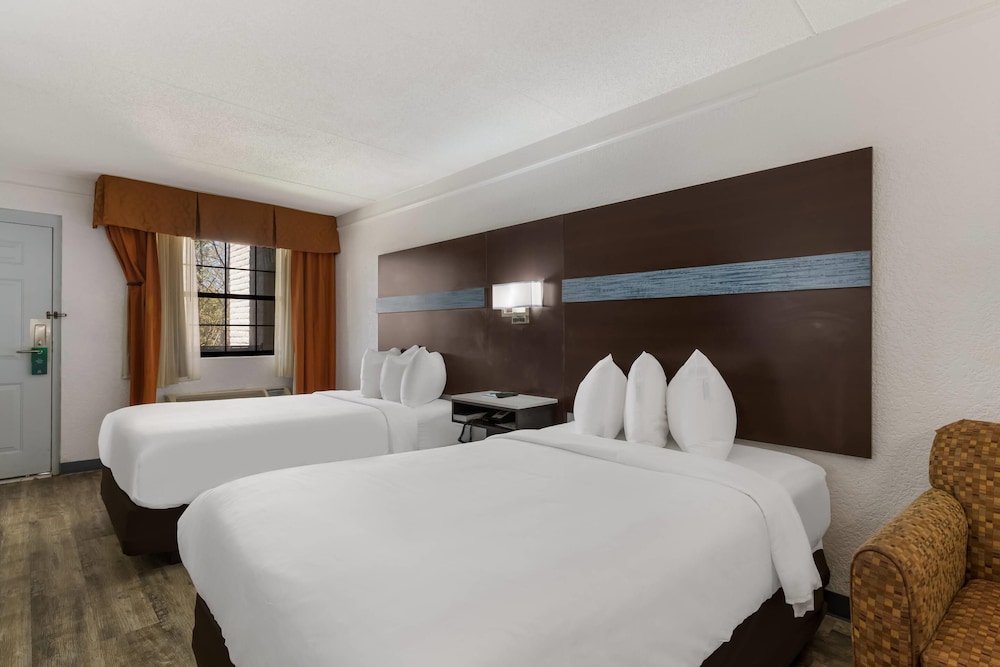 Standard Room, 2 Double Beds, Smoking - Photo 1